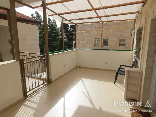 דירה נקיה ונעימה בלב שכונת בית ישראל ע"י ישיבת מיר שוק מאה שערים ועוד מרחק הליכה מהכותל המערבי