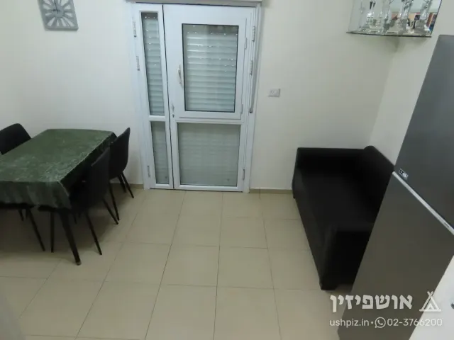 דירה נקיה ונעימה בלב שכונת בית ישראל ע"י ישיבת מיר שוק מאה שערים ועוד מרחק הליכה מהכותל המערבי