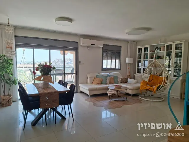 דירת פנטאהוז מפנקת ברכסים לבין הזמנים